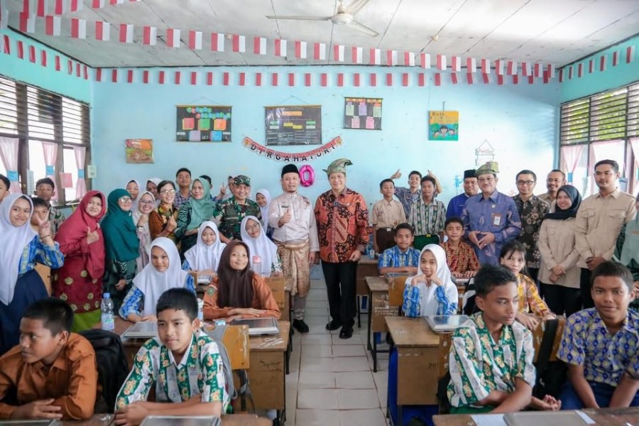 Wamen PAN-RB Tinjau Program Makan Bergizi Gratis di Pekanbaru