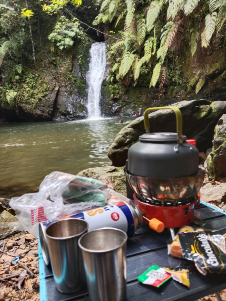 Camping Ditepi Sungai Hingga Menikmati Air Terjun Batu Dinding
