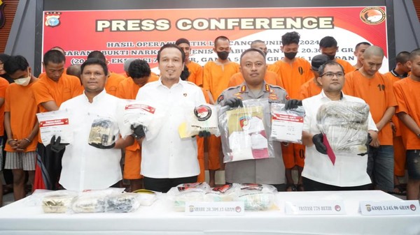 Polisi Bongkar Jaringan Narkoba 20 Kg Sabu, Mahasiswa dan ASN Jadi Tersangka